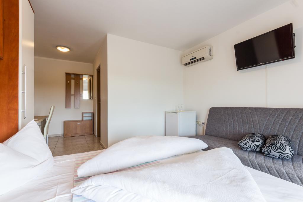 Apartments And Rooms Michaela Fazana Phòng bức ảnh